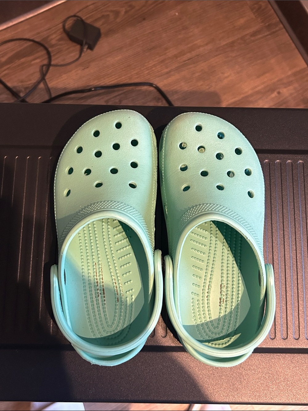 CROCS Womens Classic Clog in Mint Green - Picture 2 of 4